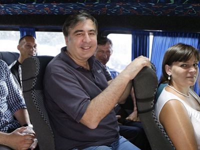 М.Саакашвили в маршрутке. Публикуется в http://vg-saveliev.livejournal.com/ М.Саакашвили в маршрутке. Публикуется в http://vg-saveliev.livejournal.com/