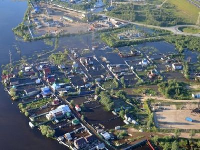 Разлив нефти в Нефтеюганске. Фото: ugrapro.ru Разлив нефти в Нефтеюганске. Фото: ugrapro.ru