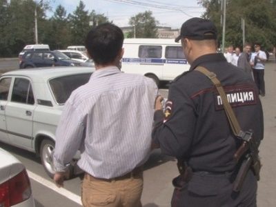 Задержание омича, напавшего на мэрию с кувалдой Задержание омича, напавшего на мэрию с кувалдой