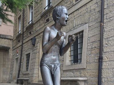 Памятник детям Беслана в Сан-Марино. Фото Елены Рыковцевой Памятник детям Беслана в Сан-Марино. Фото Елены Рыковцевой