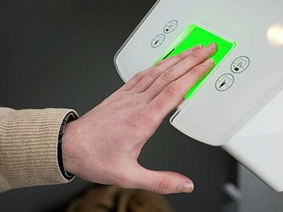 Дактилоскопия. Фото: compatriotsru.com Дактилоскопия. Фото: compatriotsru.com