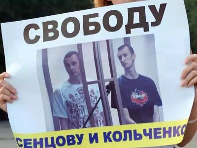 Плакат "Свободу Сенцову и Кольченко!" Фото: gdb.rferl.org Плакат "Свободу Сенцову и Кольченко!" Фото: gdb.rferl.org