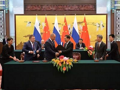 Подписание российско-китайских документов, Пекин, 3.9.15. Источник - http://www.kremlin.ru/events/president/news/50228 Подписание российско-китайских документов, Пекин, 3.9.15. Источник - http://www.kremlin.ru/events/president/news/50228