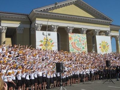 Ставрополь, день города, детский хор (сент. 2015). Источник - kmv.gorodskoitelegraf.ru Ставрополь, день города, детский хор (сент. 2015). Источник - kmv.gorodskoitelegraf.ru