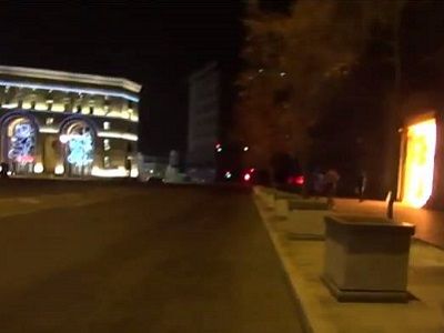 Горящие двери ФСБ и Детский мир. Скрин из видео. публикуется в https://www.facebook.com/fedotov.valeriy Горящие двери ФСБ и Детский мир. Скрин из видео. публикуется в https://www.facebook.com/fedotov.valeriy