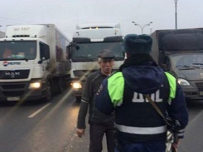 МКАД перекрыт ГАИшниками. Фото: Евгений Фельдман МКАД перекрыт ГАИшниками. Фото: Евгений Фельдман