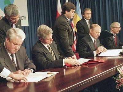 Подписание Будапештского меморандума. Источник - https://rufabula.com Подписание Будапештского меморандума. Источник - https://rufabula.com