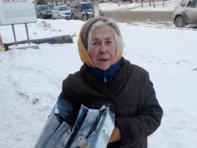 Старушка. Фото: Лиза Охайзина, Каспаров.Ru Старушка. Фото: Лиза Охайзина, Каспаров.Ru