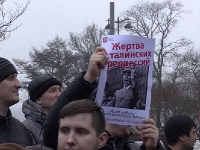 Провокаторы на акции у Соловецкого камня, Санкт-Петербург, 20.12.15. Фото М.Новицкого Провокаторы на акции у Соловецкого камня, Санкт-Петербург, 20.12.15. Фото М.Новицкого