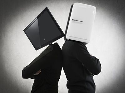 Холодильник против телевизора. Фото: novayagazeta.ru Холодильник против телевизора. Фото: novayagazeta.ru