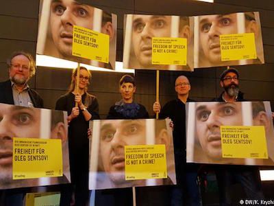 Акция в поддержку Сенцова в Берлине. Фото: dw.com Акция в поддержку Сенцова в Берлине. Фото: dw.com