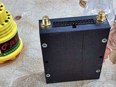 "Шпионская аппаратура" в машине оппозиционера. Фото: Александр Воронин, Каспаров.Ru "Шпионская аппаратура" в машине оппозиционера. Фото: Александр Воронин, Каспаров.Ru