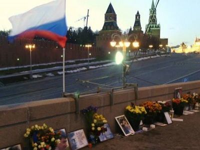 Немцов мост, восстановленный 17.2.16 мемориал. Источник - nemtsov-most.org Немцов мост, восстановленный 17.2.16 мемориал. Источник - nemtsov-most.org