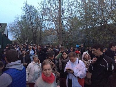 Люди у стен БАНО "Эко Вешняки". Источник - www.facebook.com/oxana.ivaschcenko Люди у стен БАНО "Эко Вешняки". Источник - www.facebook.com/oxana.ivaschcenko