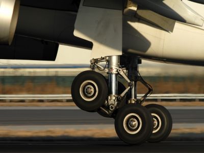Шасси самолета. Фото: news.rufox.ru Шасси самолета. Фото: news.rufox.ru