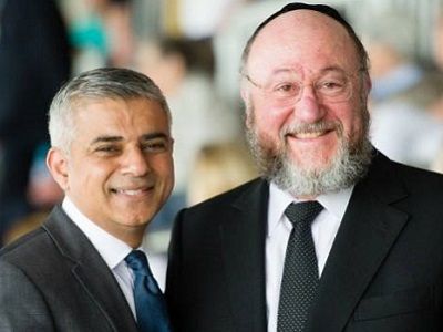 Мэр Лондона Садик Хан (слева) и главный раввин Содружества Эфраим Мирвис. Фото AFP, источник - timesofisrael.com Мэр Лондона Садик Хан (слева) и главный раввин Содружества Эфраим Мирвис. Фото AFP, источник - timesofisrael.com