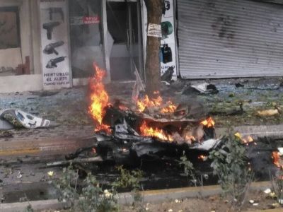 Взрыв в Стамбуле у воинской части. Фото: twitter.com/postacomtr Взрыв в Стамбуле у воинской части. Фото: twitter.com/postacomtr