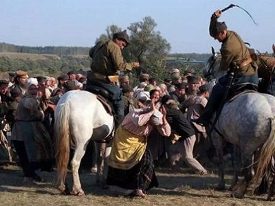 Расправа красноармейцев над тамбовскими крестьянами. Кадр из к/ф "Жила-была одна баба". Источник - rudata.ru Расправа красноармейцев над тамбовскими крестьянами. Кадр из к/ф "Жила-была одна баба". Источник - rudata.ru