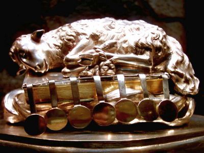 Агнец на закланье. Источник: http://dic.academic.ru/dic.nsf/ruwiki/17661 Агнец на закланье. Источник: http://dic.academic.ru/dic.nsf/ruwiki/17661