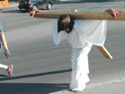 Акция художника в Перми. Фото: v-kurse.ru Акция художника в Перми. Фото: v-kurse.ru