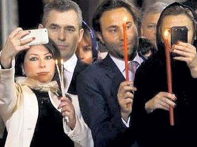 Павел Астахов: селфи в храме. Публикуется в www.facebook.com/michael.pojarsky Павел Астахов: селфи в храме. Публикуется в www.facebook.com/michael.pojarsky