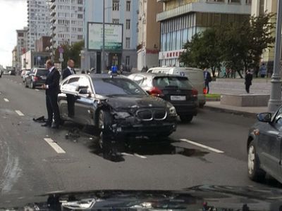 ДТП с участием автомобиля Суркова. Фото: mskdtp/vk.com ДТП с участием автомобиля Суркова. Фото: mskdtp/vk.com