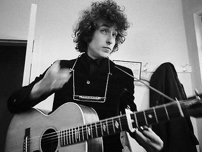 Боб Дилан в юности. Источник - retrodiskoteka.com Боб Дилан в юности. Источник - retrodiskoteka.com