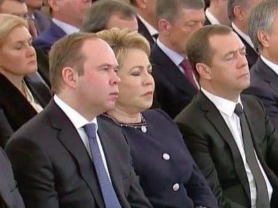 Вайно, Матвиенко, Медведев во время зачтения послания к ФС, 1.12.16. Скрин трансляции, публикуется в www.facebook.com/sn258 Вайно, Матвиенко, Медведев во время зачтения послания к ФС, 1.12.16. Скрин трансляции, публикуется в www.facebook.com/sn258