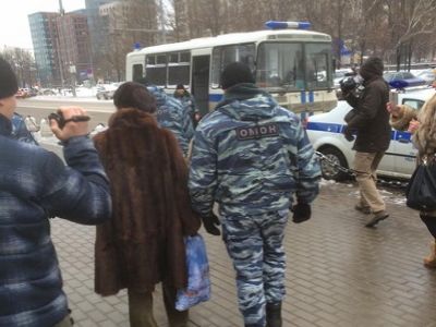 Задержание активистов во время пикета в поддержку Ильдара Дадина. Фото: www.facebook.com/lja.push Задержание активистов во время пикета в поддержку Ильдара Дадина. Фото: www.facebook.com/lja.push