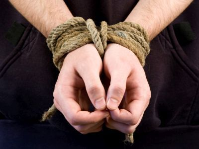 Заложник. Фото: nowgrenada.com Заложник. Фото: nowgrenada.com