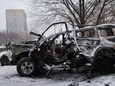 Взорванный автомобиль начальника "народной милиции" "ЛНР" Анащенко, Луганск, 4.2.17. Источник - rbc.ua Взорванный автомобиль начальника "народной милиции" "ЛНР" Анащенко, Луганск, 4.2.17. Источник - rbc.ua