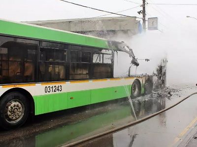 Сгоревший автобус. Фото: скриншот видео tvc.ru Сгоревший автобус. Фото: скриншот видео tvc.ru