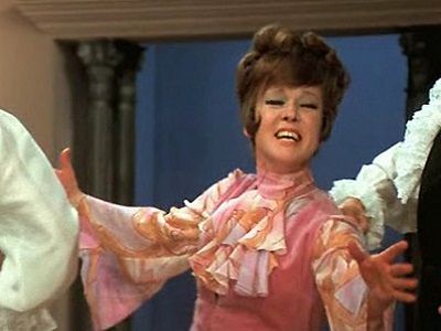 Людмила Гурченко, кадр из фильма "Корона российской империи". Источник - hsmedia.ru Людмила Гурченко, кадр из фильма "Корона российской империи". Источник - hsmedia.ru