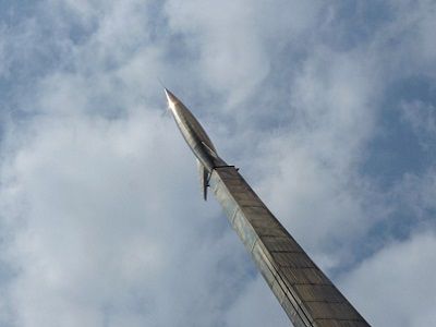 Памятник покорителям космоса на ВДНХ. Источник - ru-travelers.livejournal.com Памятник покорителям космоса на ВДНХ. Источник - ru-travelers.livejournal.com