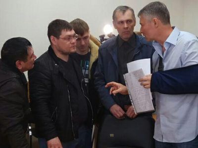 Встреча Евгения Ройзмана и дальнобойщиков. Фото: Сергей Попов, Каспаров.Ru Встреча Евгения Ройзмана и дальнобойщиков. Фото: Сергей Попов, Каспаров.Ru