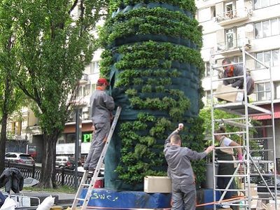 Озеленение бывшего постамента памятника Ленину в Киеве. Фото www.facebook.com/evgeny.ermolin Озеленение бывшего постамента памятника Ленину в Киеве. Фото www.facebook.com/evgeny.ermolin