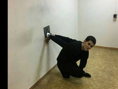 Наручники в стене в кабинете Мосгорсуда. Фото: zona.media Наручники в стене в кабинете Мосгорсуда. Фото: zona.media