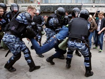 Задержания на акции в Москве 12 июня. Фото: interfax.ru Задержания на акции в Москве 12 июня. Фото: interfax.ru