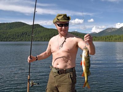 Путин на рыбалке. Источник - meduza.io Путин на рыбалке. Источник - meduza.io