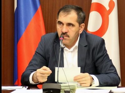 Глава Ингушетии Юнус-Бек Евкуров. Фото: ingushetia.ru Глава Ингушетии Юнус-Бек Евкуров. Фото: ingushetia.ru