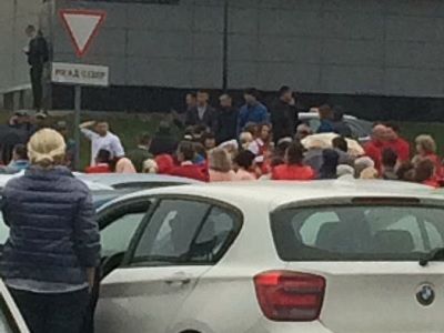 Эвакуация в ТЦ "Европарк". Фото: twitter.com/DmitriyDugin Эвакуация в ТЦ "Европарк". Фото: twitter.com/DmitriyDugin