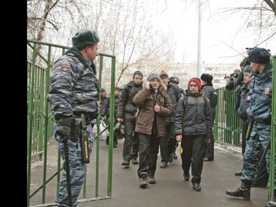 Школьная охрана. Фото: mk.ru Школьная охрана. Фото: mk.ru