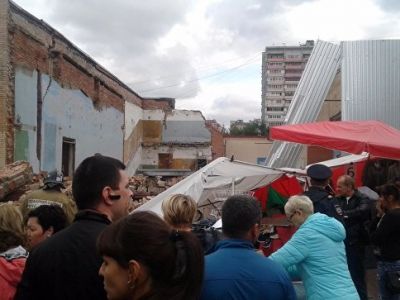 Рухнувшая стена кинотеатра в Балашихе. Фото: сообщество "Балашиха Рулит!" "ВКонтакте" Рухнувшая стена кинотеатра в Балашихе. Фото: сообщество "Балашиха Рулит!" "ВКонтакте"