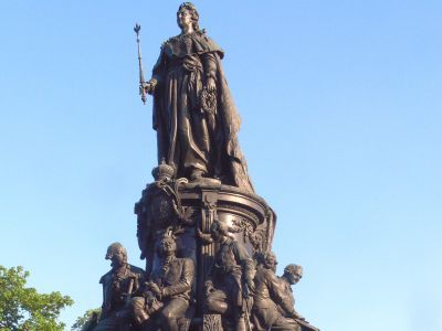 Памятник Екатерине II. Санкт-Петербург. Источник: ru.wikipedia.org Памятник Екатерине II. Санкт-Петербург. Источник: ru.wikipedia.org