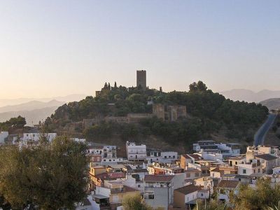 Мавританская крепость в пров. Малага (Испания). Источник - wikipedia.org Мавританская крепость в пров. Малага (Испания). Источник - wikipedia.org