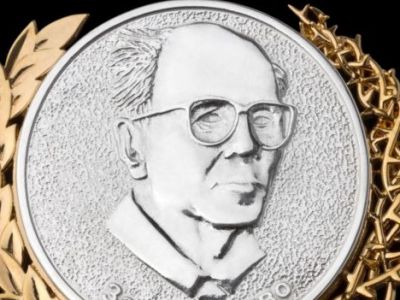 Орден "За мужество" премии им. А.Д.Сахарова. Источник - yakovenkoigor.blogspot.ru Орден "За мужество" премии им. А.Д.Сахарова. Источник - yakovenkoigor.blogspot.ru