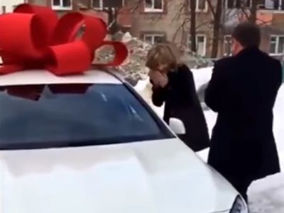 Мерседес в подарок. Фото: Rnn.news Мерседес в подарок. Фото: Rnn.news