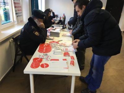 Полиция в штабе Команды Навального (Тула). Публикуется в www.facebook.com/alexandr.hotz Полиция в штабе Команды Навального (Тула). Публикуется в www.facebook.com/alexandr.hotz