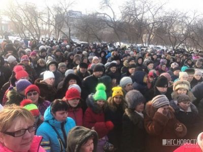 Митинг жителей Колывани. Фото: news.ngs.ru Митинг жителей Колывани. Фото: news.ngs.ru