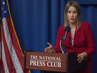 Ксения Собчак на пресс-конференции в Национальном пресс-клубе США. Источник - persona.top Ксения Собчак на пресс-конференции в Национальном пресс-клубе США. Источник - persona.top